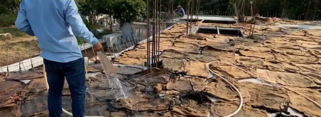 Tưới nước giữ ẩm bê tông